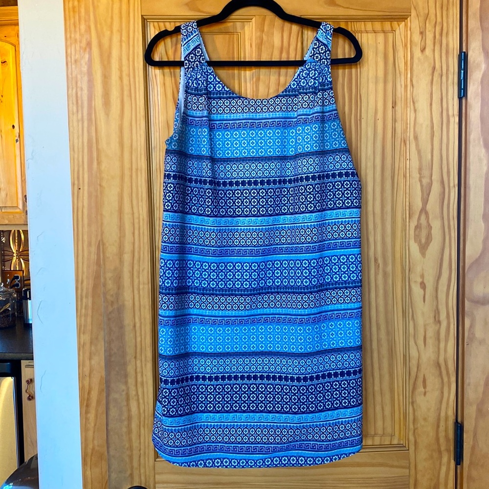 Light weigh summer dress. Great for work. Size 12